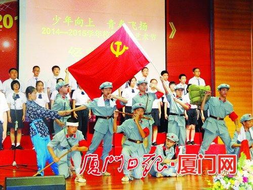 辛巴复出录视频用保安封路，他的行为令人反感吗？游戏画面